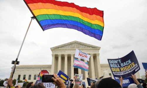 Transexuales ganan en Corte de EU derecho a no ser discriminados
