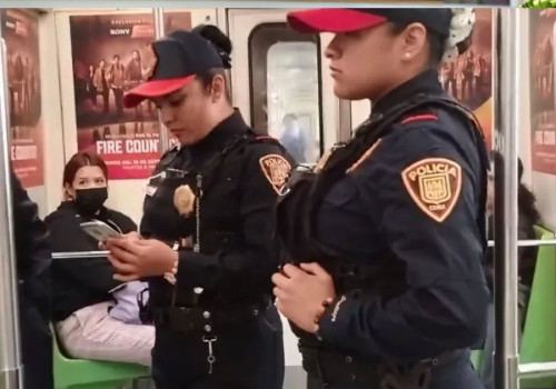 Policías de la SSC esposan a jovencitas en vagón del Metro