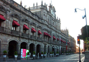 Anuncian cierres viales por filmación en Centro de Puebla