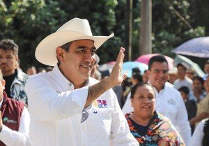 Mejora gobierno estatal movilidad en la sierra norte: Sergio Salomón entrega vialidades