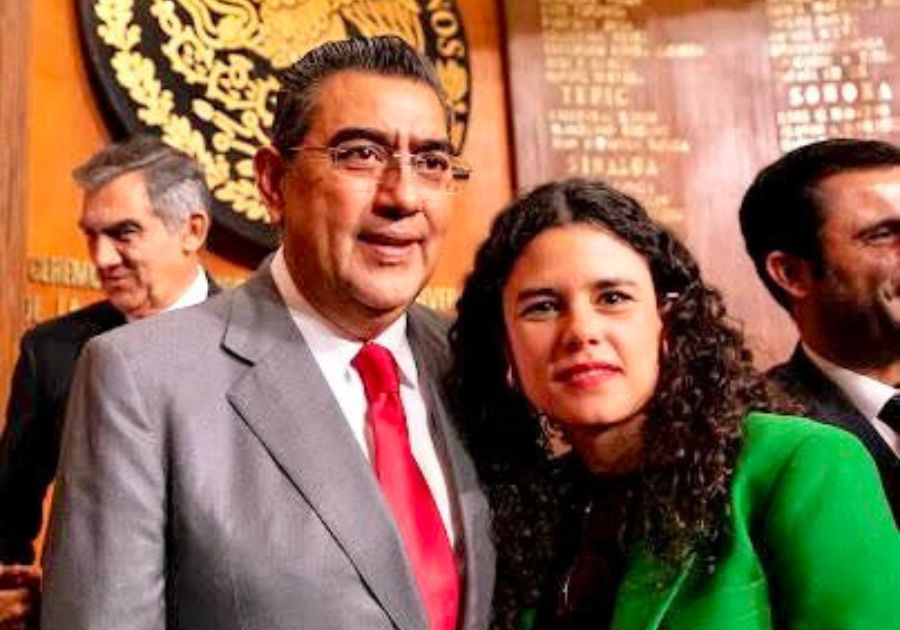 Asiste Sergio Salomón a ceremonia por aniversario de la Constitución