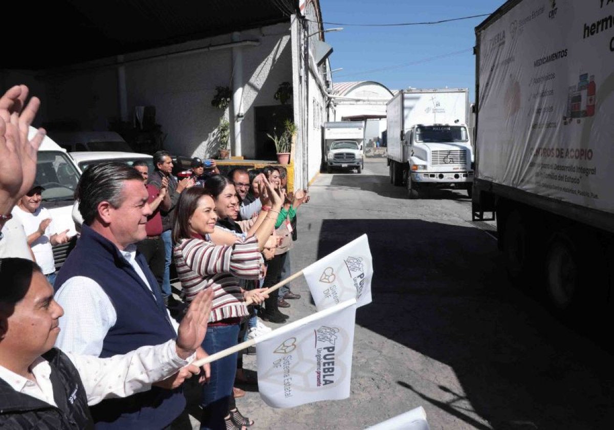 Abandera Gaby Bonilla salida de convoy con más de 35 toneladas de ayuda a  Guerrero