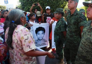 Ordena jueza liberar a 8 militares relacionados en caso Ayotzinapa