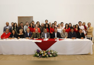 Se reúne gobernador de Puebla con militantes del PRI y MC
