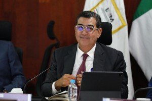 Asume Sergio Salomón como nuevo comisionado del INM