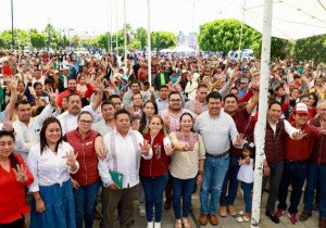 Participa María Luisa Albores en consulta de Morena en Acatzingo