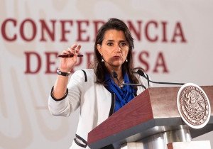 Ministra Ríos-Farjat niega interferencia tras filtración de conversación con periodista 