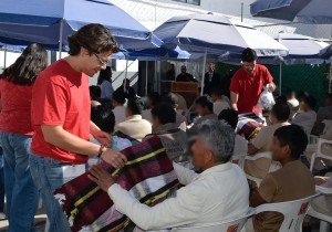 Reparten kits de higiene y cobertores en el CPR de San Pedro Cholula