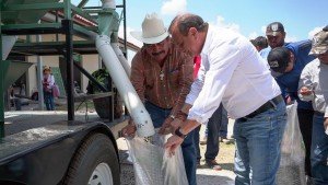 Inicia entrega de frijol negro para programas del Sistema Estatal DIF