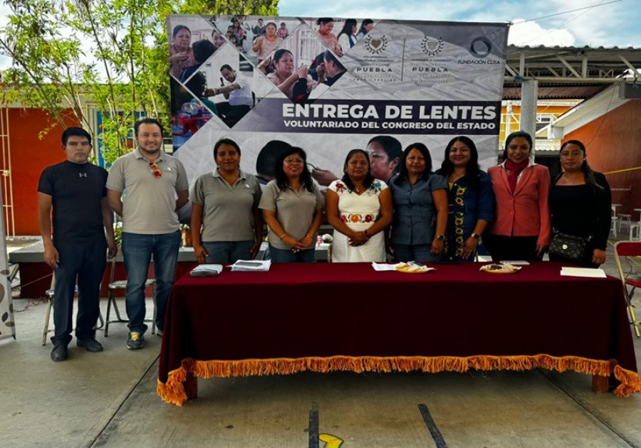 Entrega Voluntariado del Congreso lentes gratuitos a niñas y niños de San Gabriel Chilac