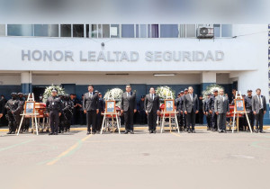Encabeza Sergio Salomón ceremonia para despedir a 4 policías estatales