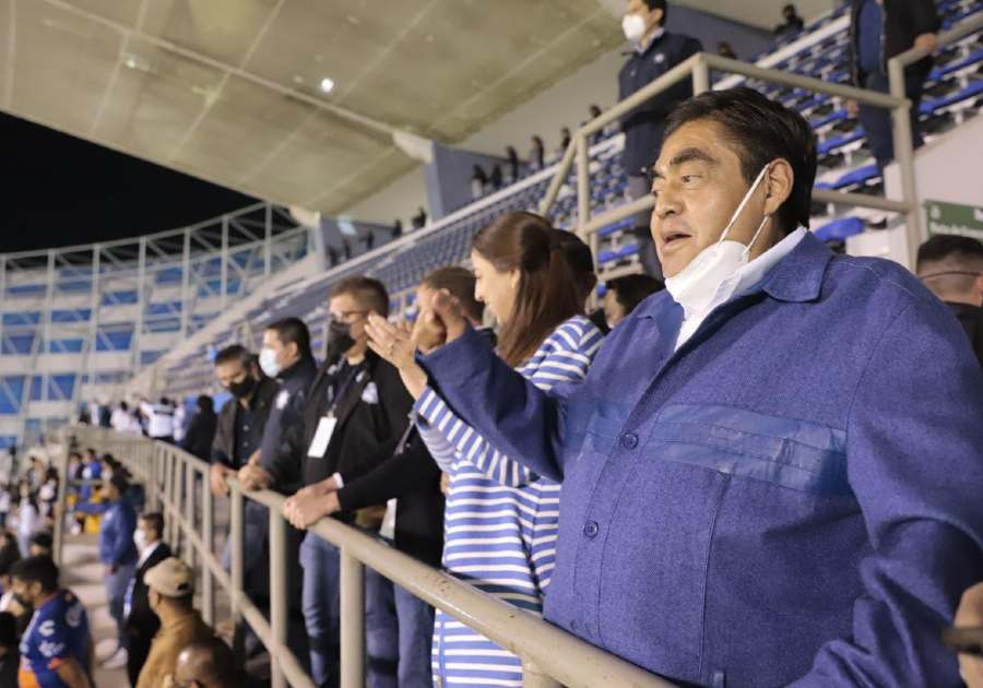 Acude Barbosa al Estadio Cuauhtémoc para apoyar al Puebla