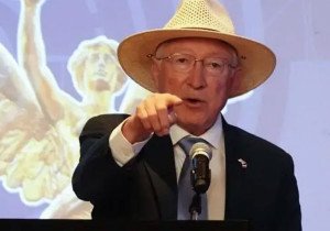 Destaca AMLO sinceridad de Ken Salazar sobre tráfico de armas