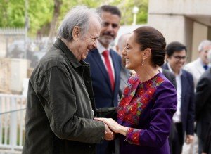Encuentro en el Mediterráneo: Serrat y Sheinbaum; fantástico trabajo, dice el cantautor de la Presidenta