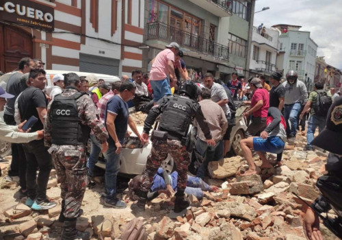 Terremoto en Ecuador deja al menos 14 muertos y 300 heridos