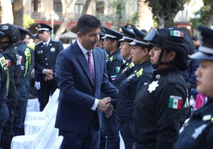 Reciben policías de Puebla capital becas en instituciones educativas