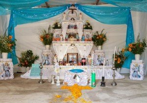 Remesas apoyan colocación de ofrendas en Puebla