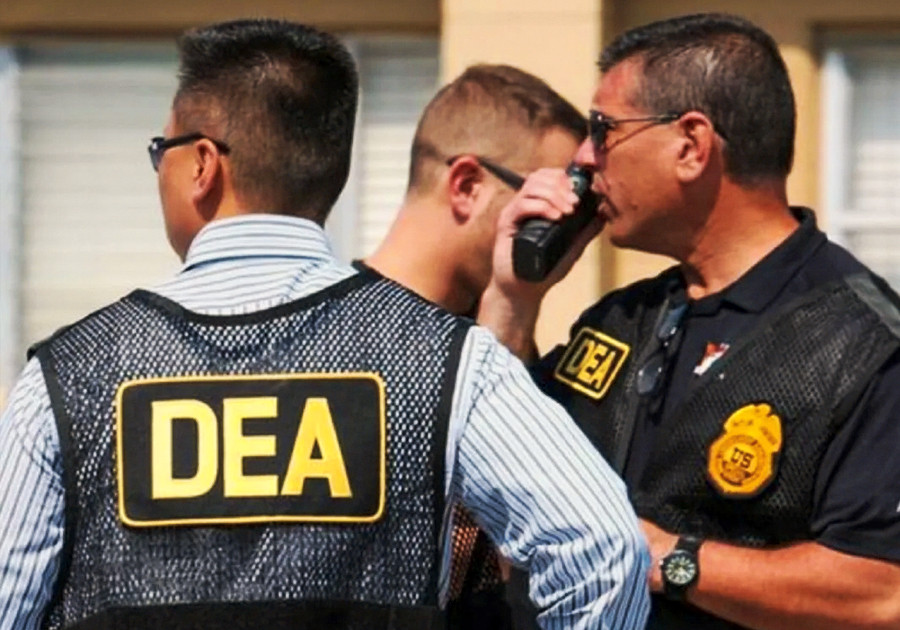 Informante clave en juicio federal revela casos de corrupción en la DEA