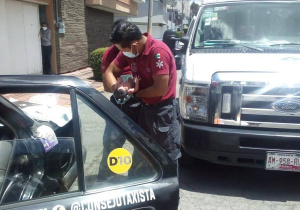 Mujer da a luz a bordo de taxi en Puebla capital