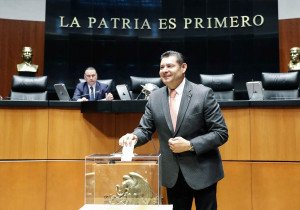 Eligen a Alejandro Armenta como presidente de la Mesa Directiva de la Comisión Permanente