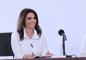 Deja Olivia Salomón la Secretaría de Economía; buscará candidatura de Morena