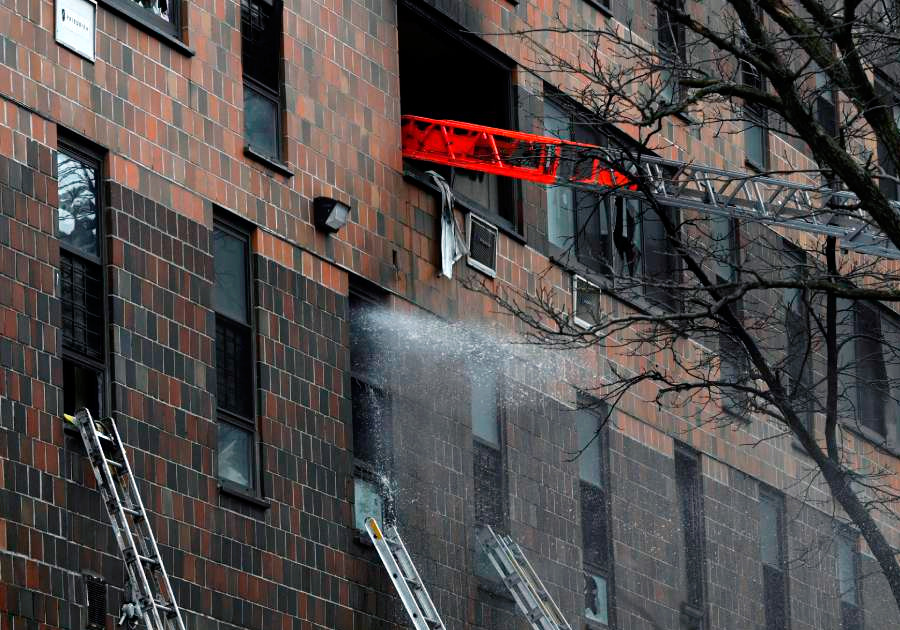 Reportan 19 muertos y 31 heridos por incendio en NY