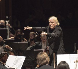 Enrique Arturo Diemecke: El Director de Orquesta mexicano llega a Qatar y regresa triunfal al Teatro Colón