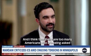 Alcalde de Nueva York Zohran Mamdani acusa a ICE de muertes