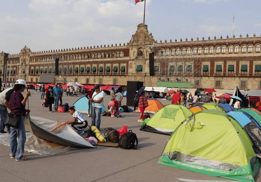 Reubica CNTE plantón en el Zócalo previo al cierre de campaña de Sheinbaum