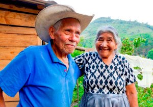 Incorporan a mayores de 65 años a pensión bienestar