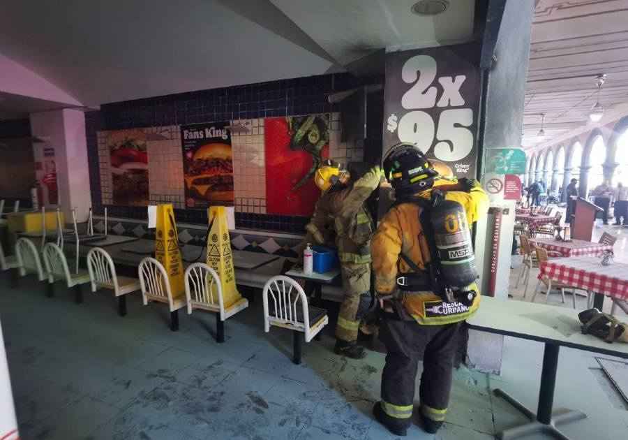 Apaga PC Municipal incendio en restaurante del Centro de Puebla
