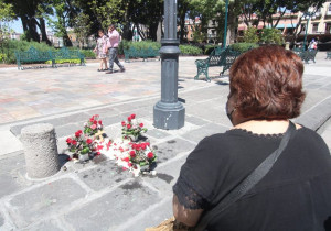 Recuerda a su nieta fallecida por caída de árbol en zócalo de Puebla