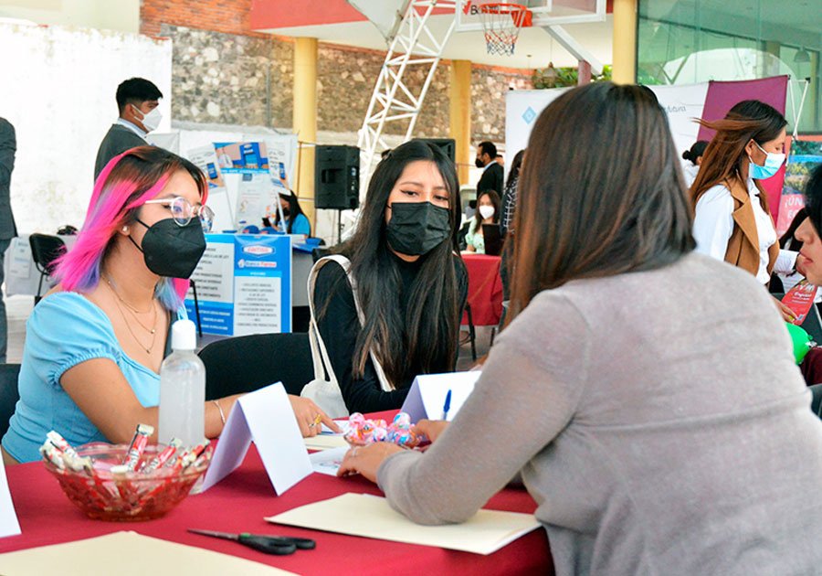 Inserta IPJ a jóvenes al mundo laboral con feria del empleo