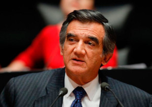 Américo Villarreal retira solicitud para regresar al Senado