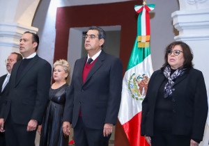 Preside Sergio Salomón ceremonia por aniversario luctuoso de Miguel Barbosa Huerta