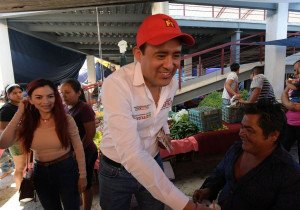 Vital dotar de agua a las familias mixtecas, afirma Eduardo Castillo