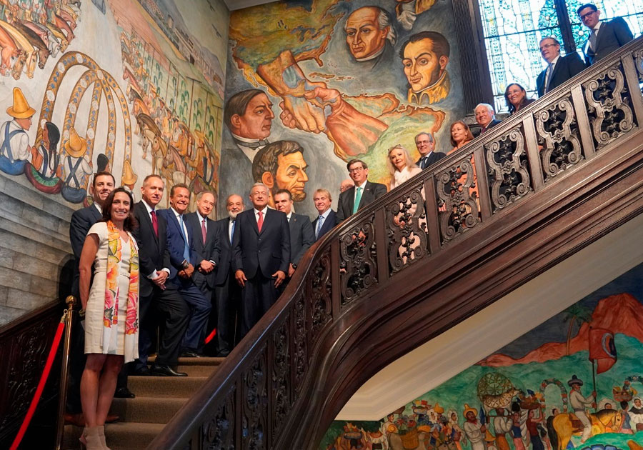 AMLO se reúne con empresarios de México y EU en Washington