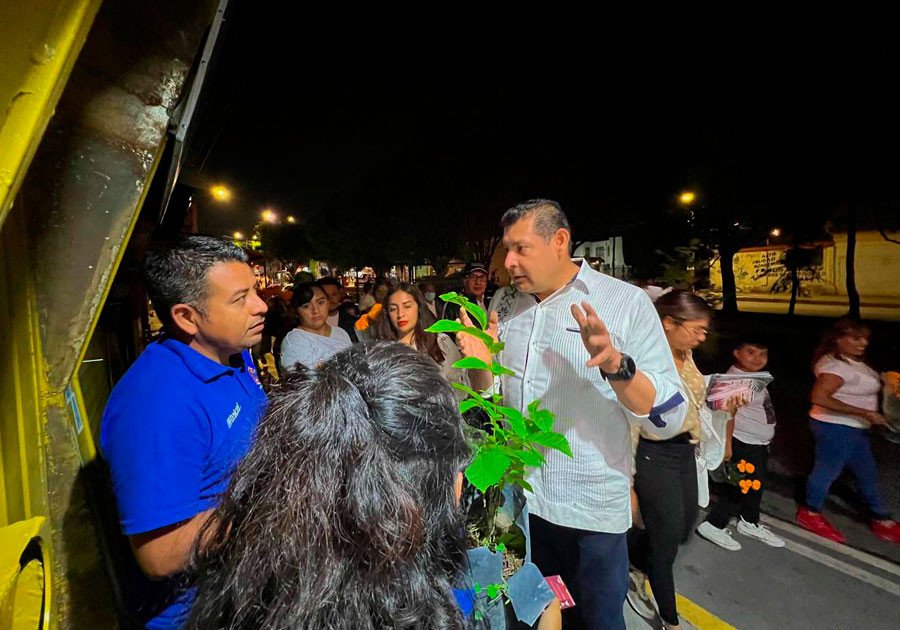 Armenta camina por Puebla durante 12 horas en la Jornada Sembremos Esperanza