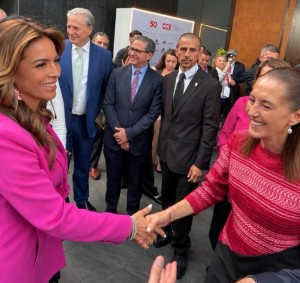 Asiste Olivia Salomón a la celebración del CCE por su 50 aniversario
