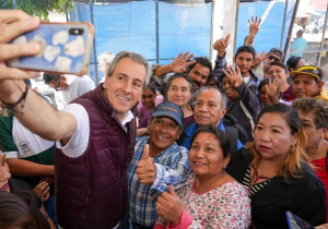 Pepe Chedraui entabla diálogo con habitantes de San Pablo Xochimehuacan