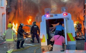 Ataque en Belfast desata tensión por debate migratorio
