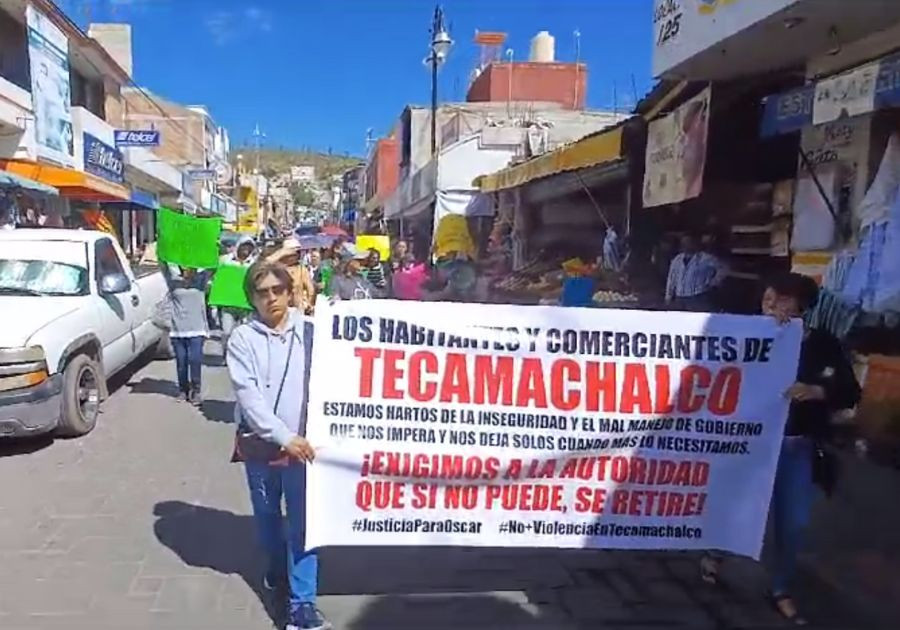 Marchan contra inseguridad y exigen renuncia de Mier en Tecamachalco