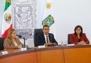 Reconoce Sergio Salomón a trabajadores al servicio del Estado; anuncia incremento salarial