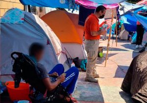 Supervisan asistencia humanitaria en campamento El Chaparral