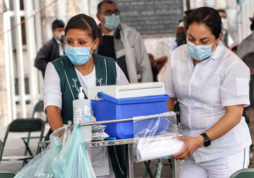 Vacunación de primeras y segundas dosis en Tehuacán