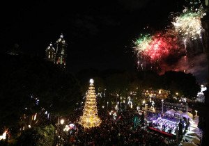 Llega la Navidad a Puebla capital: enciende Lalo Rivera el Paseo de Luces