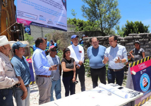 Inicia Ayuntamiento de Puebla construcción de calle con concreto en El Aguacate