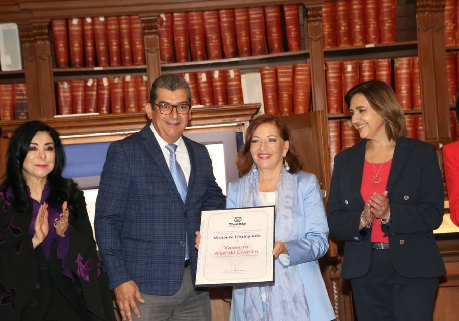 Reconocen a Valentina Alazraki como visitante distinguida de Puebla capital
