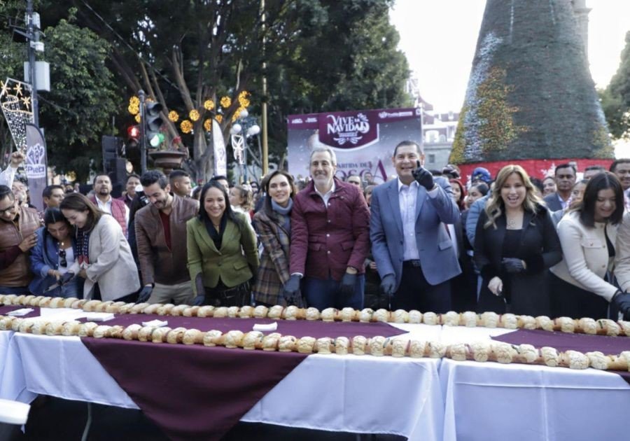 Encabezan Armenta y Chedraui partida de Rosca Monumental en el zócalo