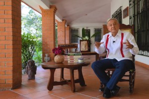 Reaparece el expresidente López Obrador y anuncia Pueblo, su nuevo libro